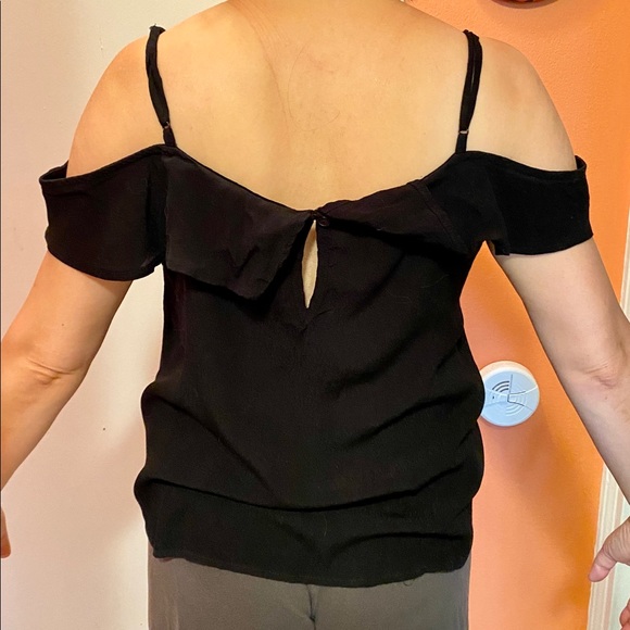 Nordstrom Rack NSR black cold-shoulder tank top - Picture 3 of 5